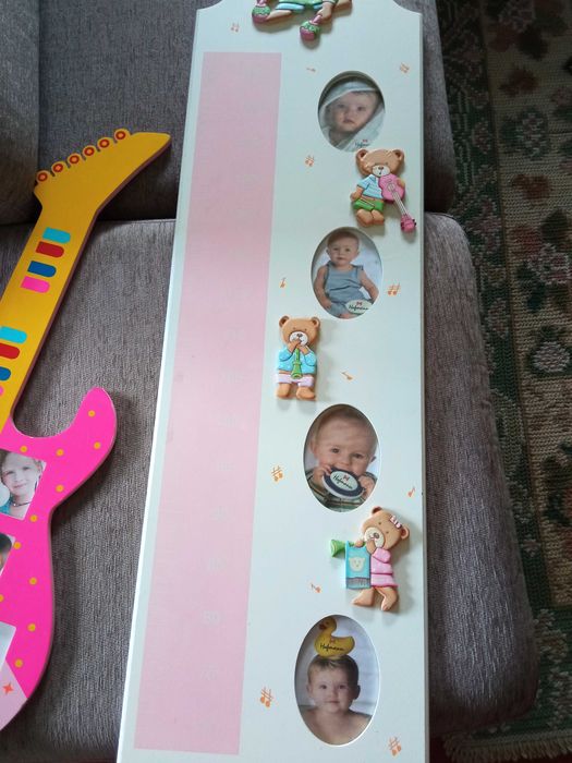 Wooden Frame and Measuring Ruler64584959090946122