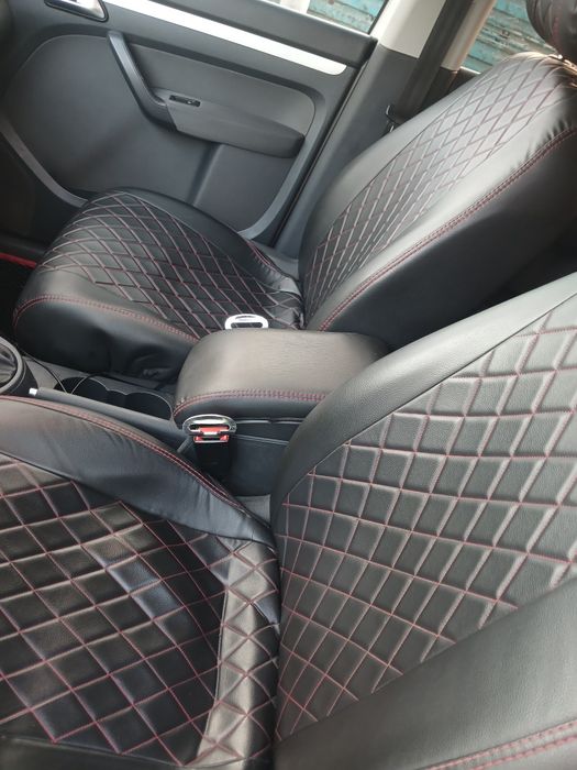 Продаю чудовий сімейний автомобіль який непотребує вкладень.