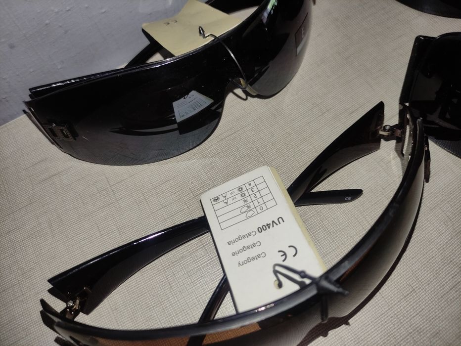 Óculos de sol Bou Bou com etiqueta