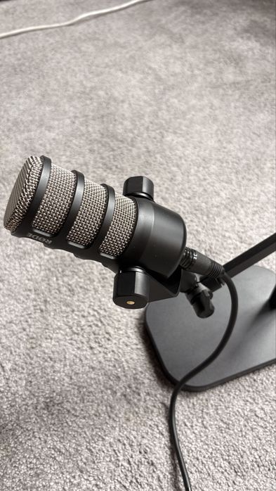 Rode PodMic Microfone Dinâmico Podcast