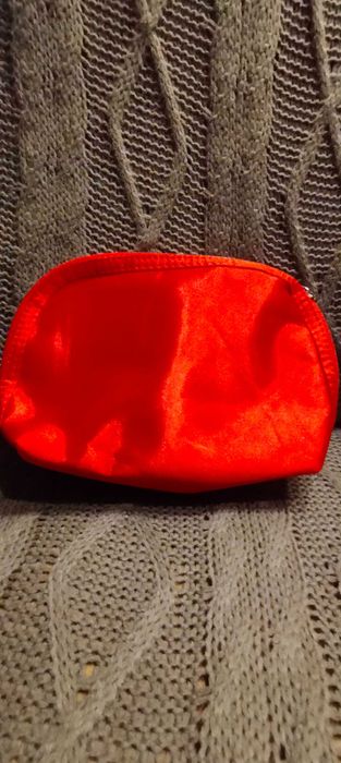 Czerwona kosmetyczka Grace Cole