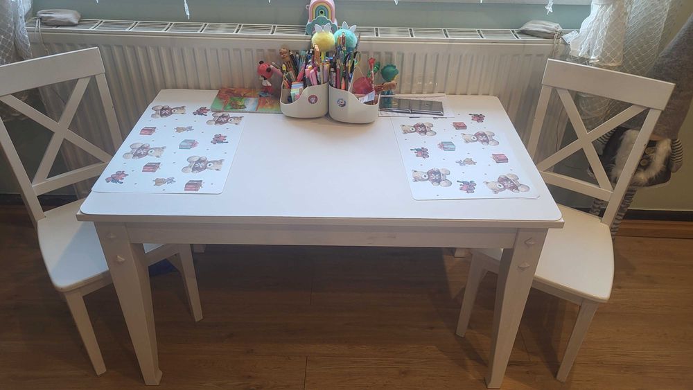 Stolik i krzesła dla dzieci