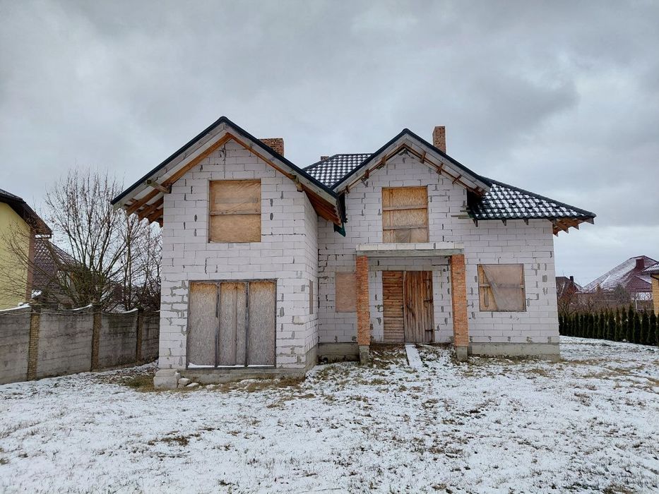 Просторий будинок у зручному районі!