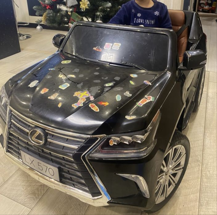 Електроавтомобіль Lexus