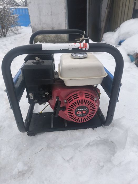 Бензиновий генератор