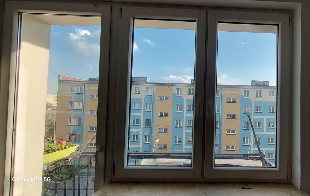 Okno z ościeżnicą, białe