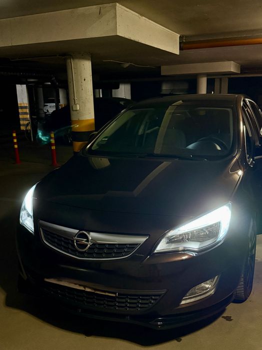 Opel Astra J 1.4 Turbo 2012 rok