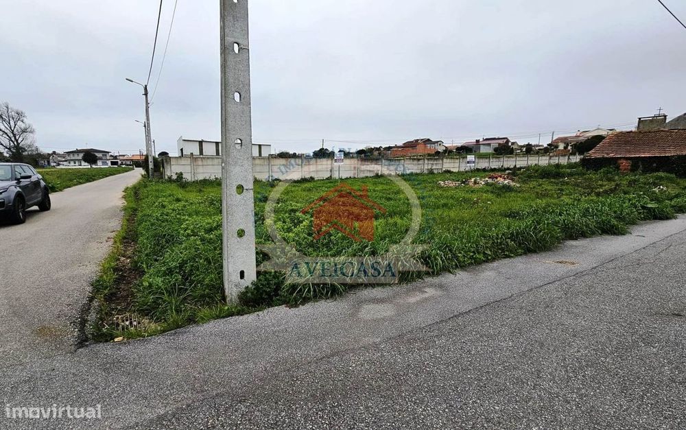 Terreno de gaveto para construção de moradia — Sosa, Aveiro