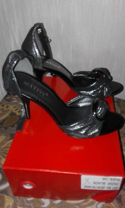 Босоножки новые, цена шара 100 грн