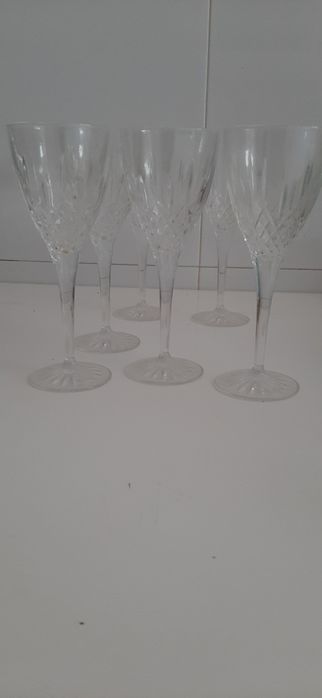 Copos de vinho com pé