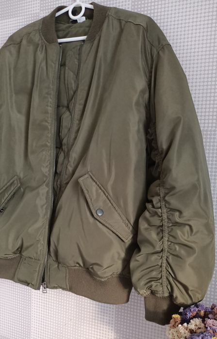 Бомбер куртка H&M