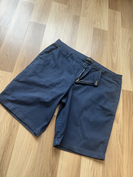 Granatowe spodenki Mohito 42