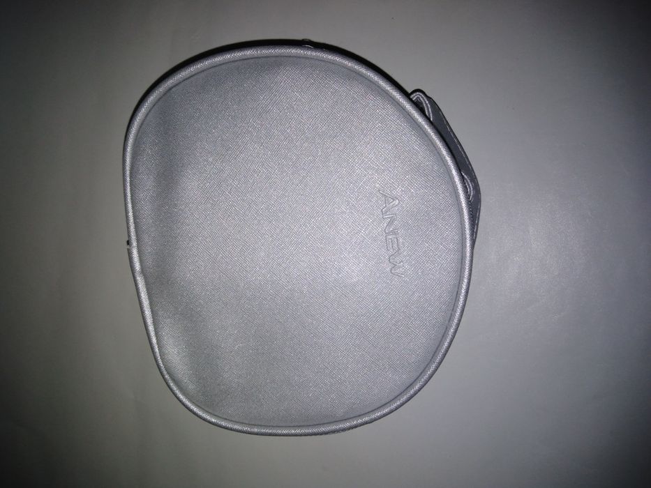 Necéssaire / bolsa de maquilhagem Anew da Avon