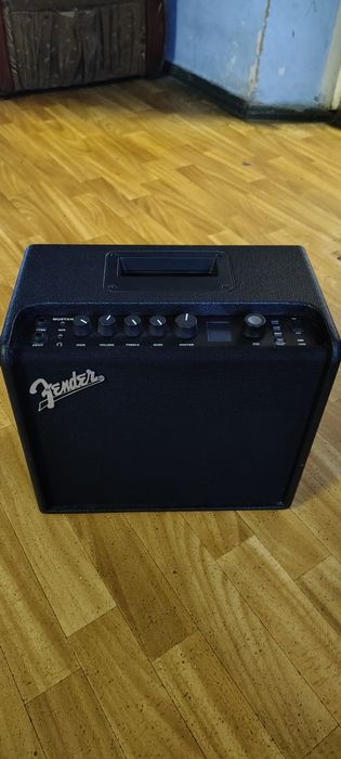 Продам комбоусилитель fender Т25