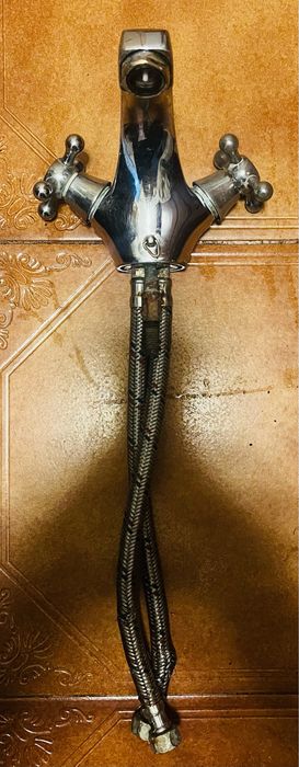 Lavatorio com torneira