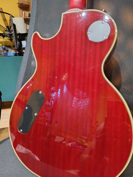 Epiphone Les Paul Prophecy GX z walizką.