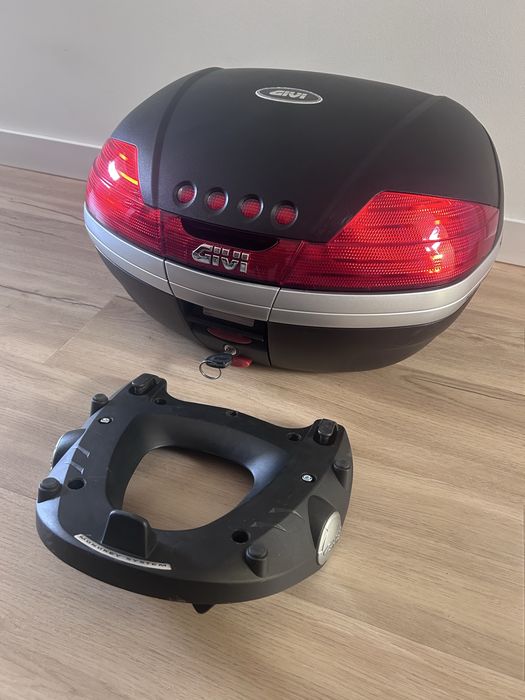 Top case Givi v46 + base