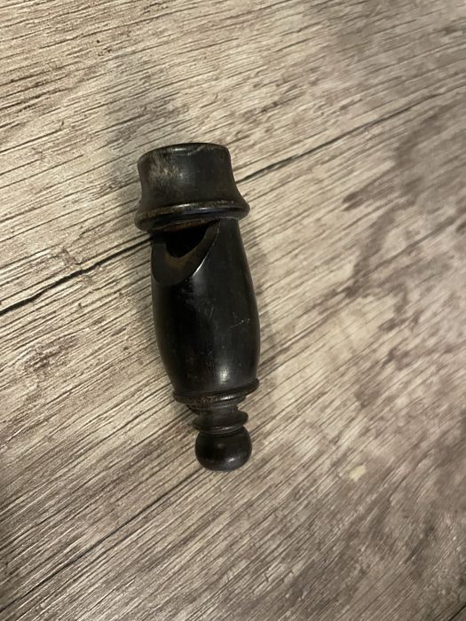 Antigo apito  material nobre