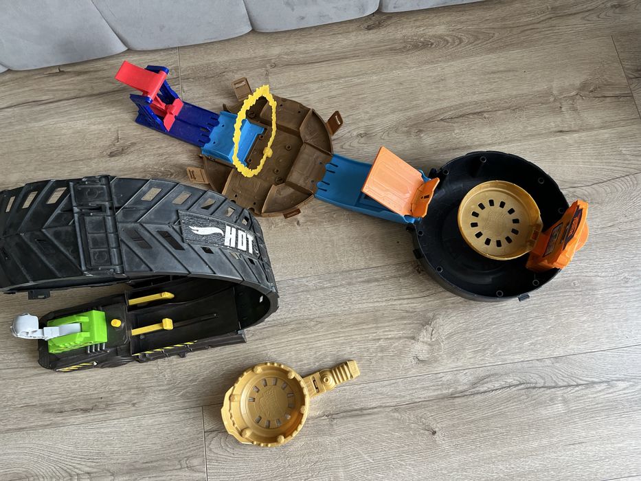 Zestaw Hot Wheels Monster Truck walizka