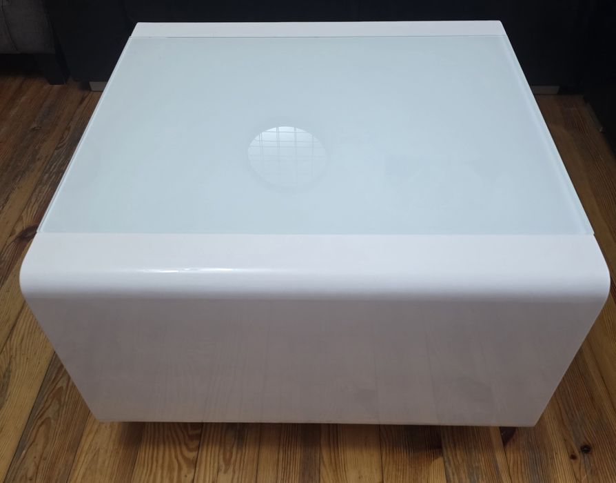 Nowoczesny stolik kawowy biały połysk ze szkłem – ława 79x79 cm