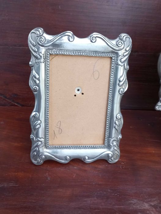 Conjunto de Moldura e Salva em Estanho