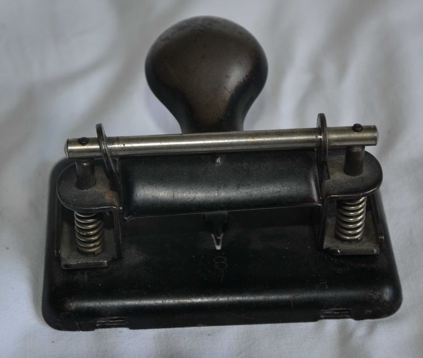 Dziurkacz biurowy z lat 20 tych Vintage Niemiecki