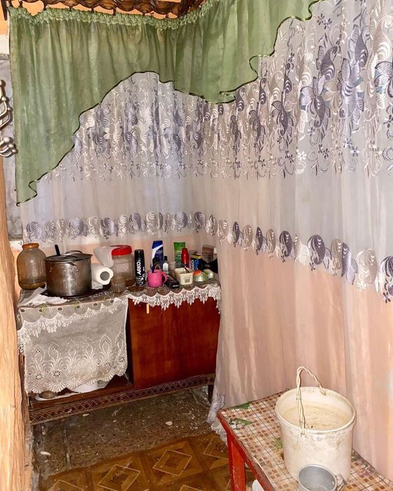 Продається невеличкий будиночок з великою земельною ділянкою