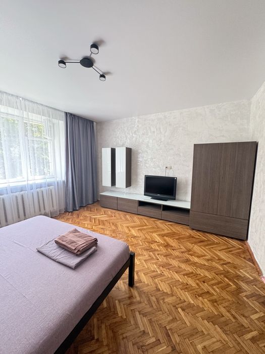 Подобово двокімнатна проспект Лісовий, метро Чернігівська, Лісова