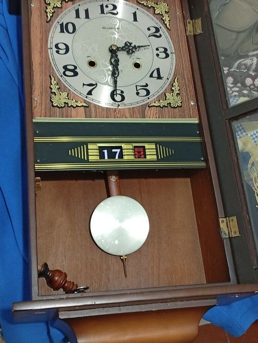 Relógio de Corda Antigo da Seasons para reparação