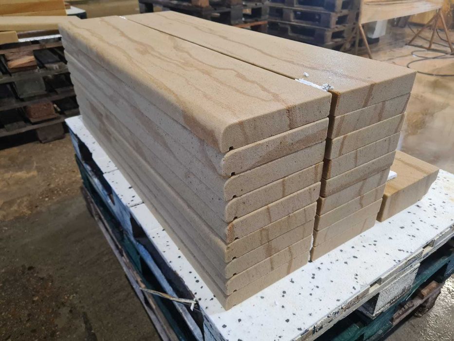 39. Parapet zewnętrzny z piaskowca P05 |100×20×4cm| ¼ wałek