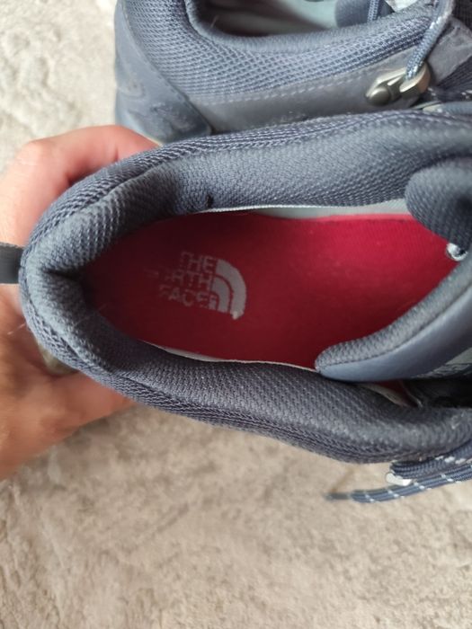 Трекінгові кросівки The North Face Gore-Tex.
Стан