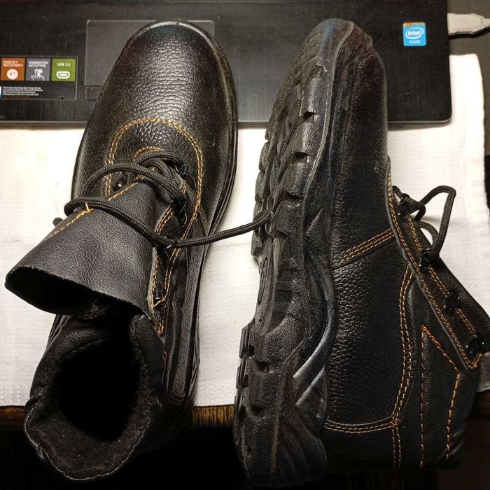 Продам рабочие ботинки