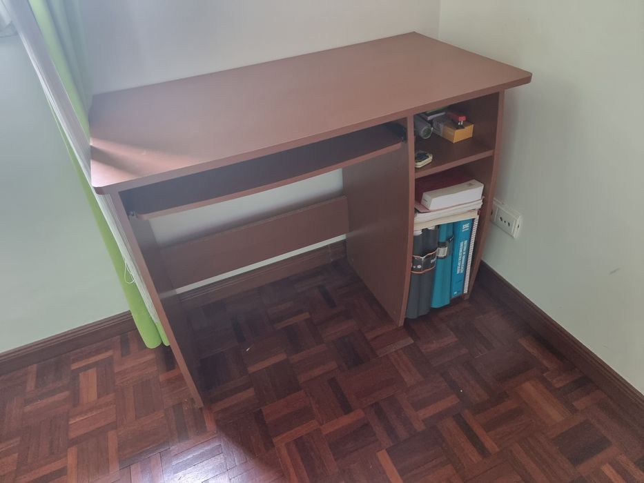 Secretária  (com arrumação)
