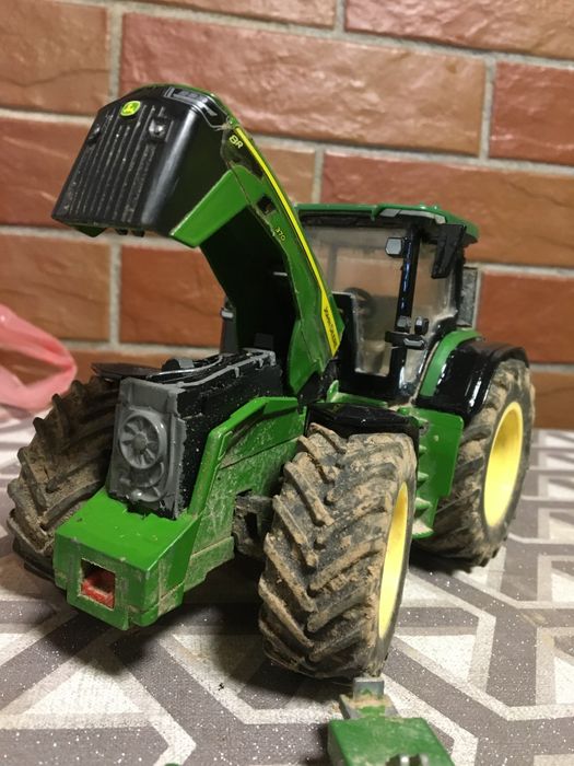 Ciągnik siku John Deere