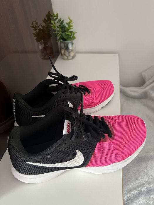Кросівки Nike,р.37.5(23.5) нові