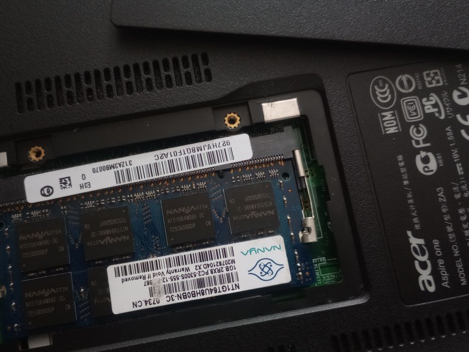Laptop Acer A0751h (na części lub do naprawę)