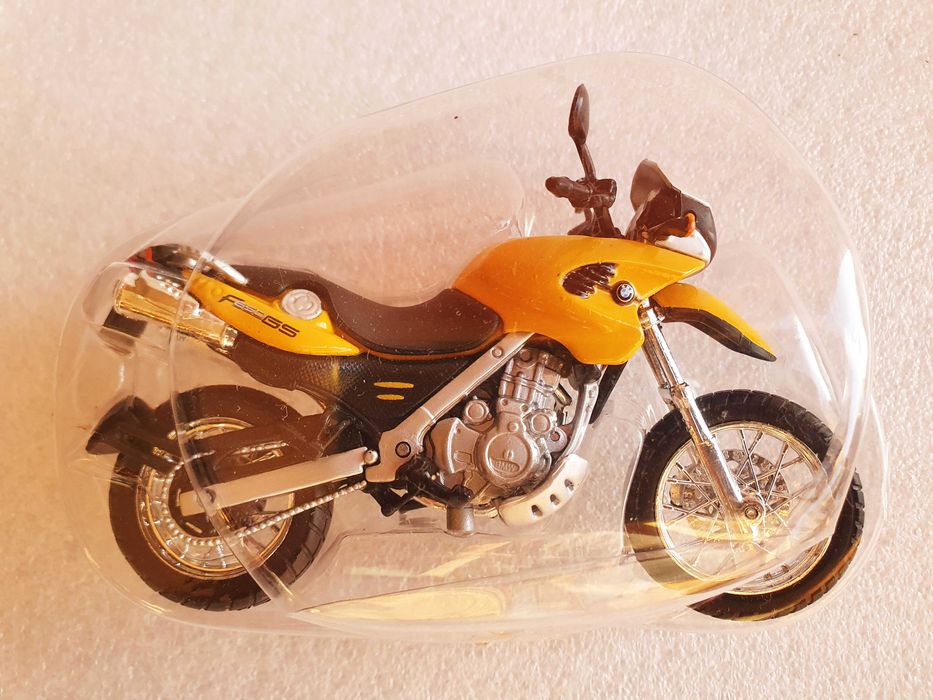 Antiga Miniatura 1/18 ~ "BMW F 650 GS" ~ Maisto