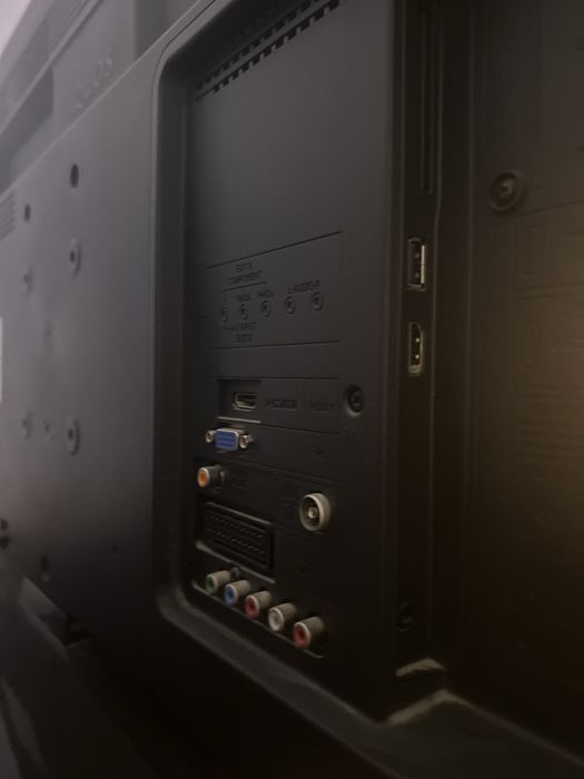 Telewizor sharp czarnyo