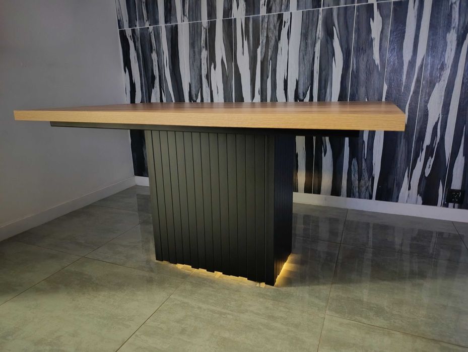 Stół loft podświetlany lewitujacy