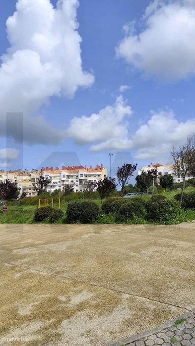 Terreno Urbano | 225 m2 de construção| Oportunidade Única em Zona de E
