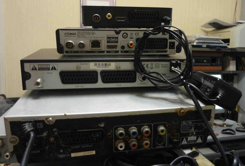 Спутниковые ресиверы, тюнера, DVD, 8 штук