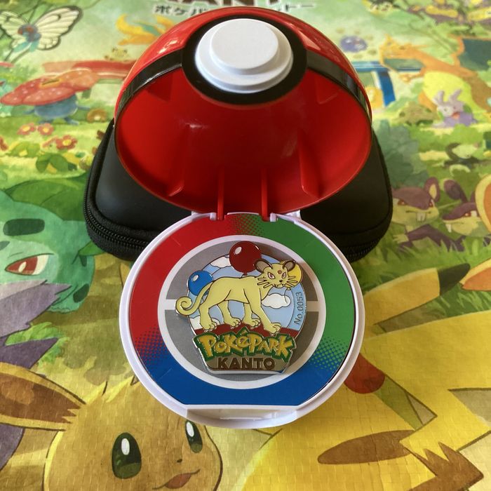 Pokémon Center PokéPark Kanto pin przypinka w Pokéball Persian