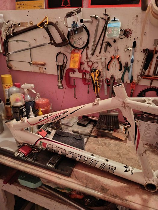 Quadro bicicleta mythus roda 26, suspensão rockshock reba roda 26 e pedaleira de rolamentos externos truvativ firex