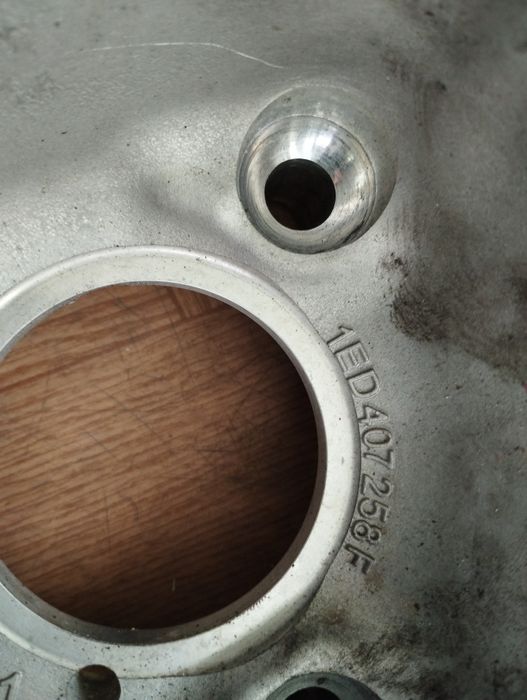 Цапфа перед права ID4   1ED 407 254 F