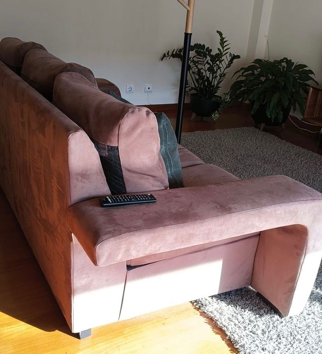 Sofá de 3 lugares recentemente estofado, excelente estado