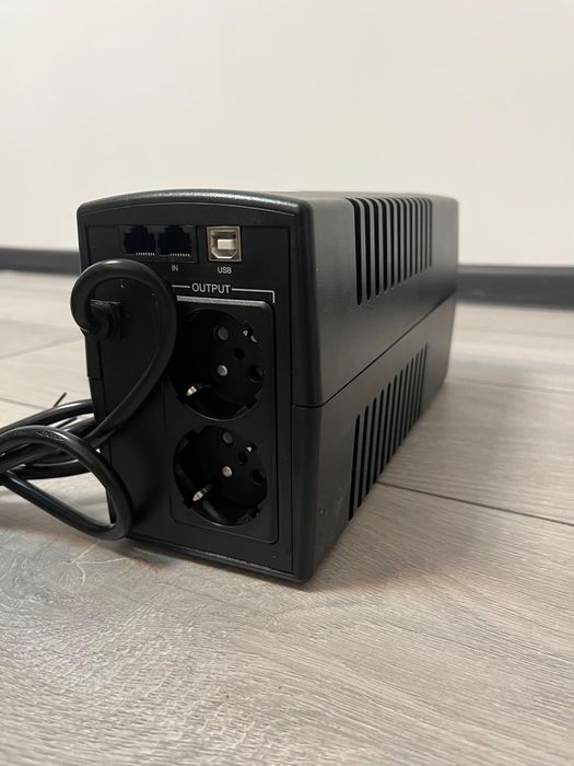 PowerWalker Basic STL (наприклад, моделі PowerWalker VI 800 STL або подібної потужності з екраном, заклеєним захисною плівкою або скотчем)
