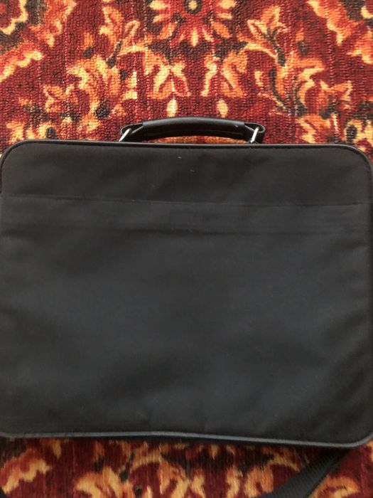 Сумка для ноутбука 15–17” — містка, в чудовому стані