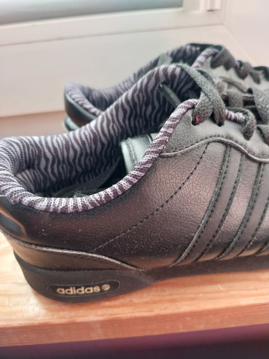 Damskie oryginale sportowe Adidas