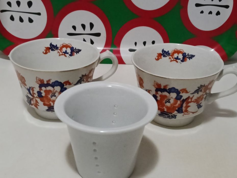 Duas belas chávenas de porcelana inglesa