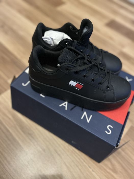 Zapraszam do kulna sneakersów Tommy Hilfiger